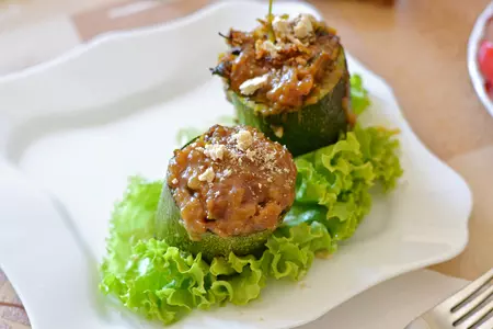 Корзиночки из кабачков с лесными грибами: шаг 10