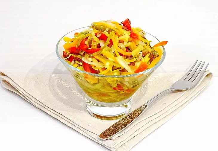 Салат из огурцов, моркови и сладкого перца: шаг 3
