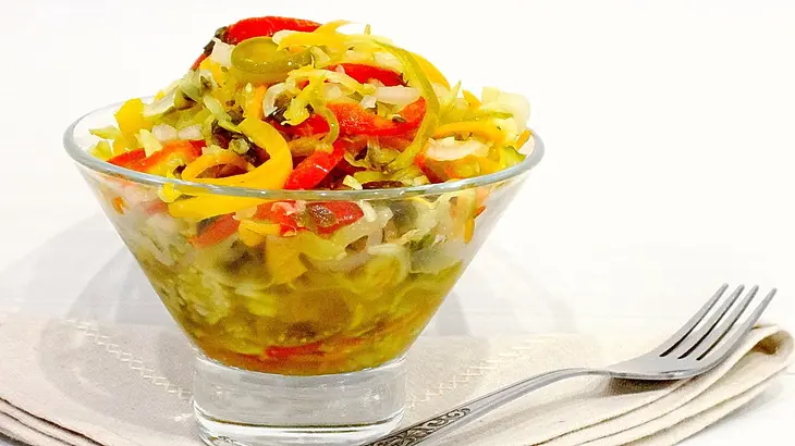 Салат из огурцов, моркови и сладкого перца: шаг 5