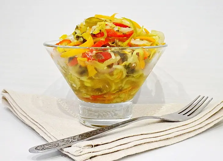 Салат из огурцов, моркови и сладкого перца: шаг 6
