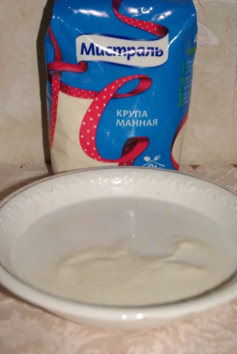 Сметанник на манной подушке: шаг 1
