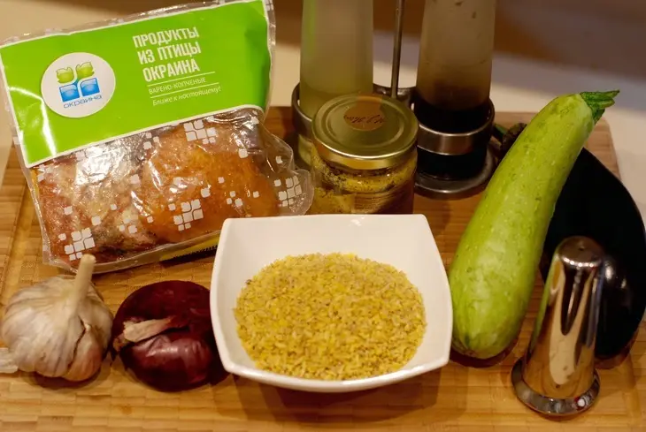 Салат с копченой курицей, булгуром и овощами гриль. тест драйв с окраиной: шаг 3