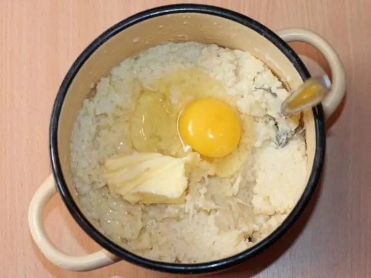 Биточки пшенные с сыром и зеленью: шаг 3