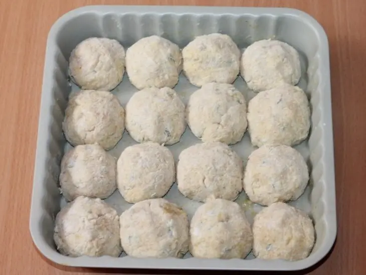 Биточки пшенные с сыром и зеленью: шаг 8