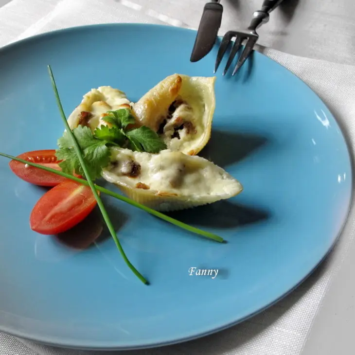 Фаршированные конкильони, запеченные под сырным соусом: шаг 9