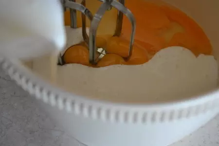 Закусочный кекс с вялеными томатами, мясным ассорти, моцареллой и тимьяном. тест-драйв с "окраиной".: шаг 2