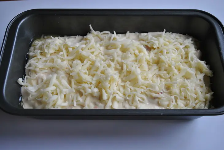Закусочный кекс с вялеными томатами, мясным ассорти, моцареллой и тимьяном. тест-драйв с "окраиной".: шаг 8