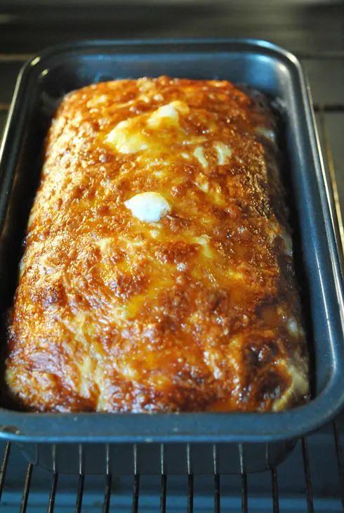 Закусочный кекс с вялеными томатами, мясным ассорти, моцареллой и тимьяном. тест-драйв с "окраиной".: шаг 9
