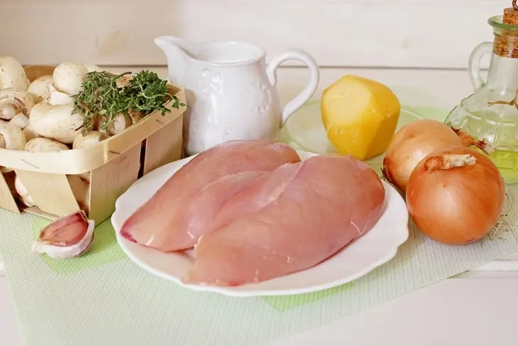 Куриные грудки, фаршированные грибами и сыром: шаг 1