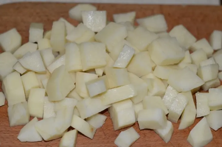 Солянка с колбасой и сушеными грибами: шаг 4