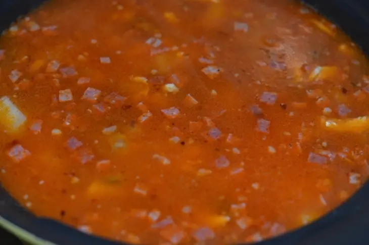 Солянка с колбасой и сушеными грибами: шаг 6