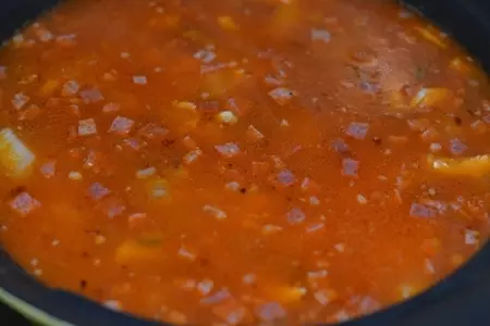 Солянка с колбасой и сушеными грибами: шаг 6