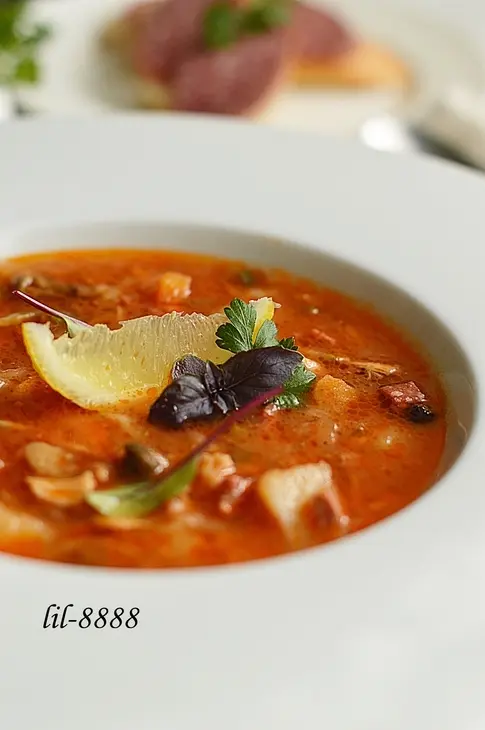 Солянка с колбасой и сушеными грибами: шаг 7