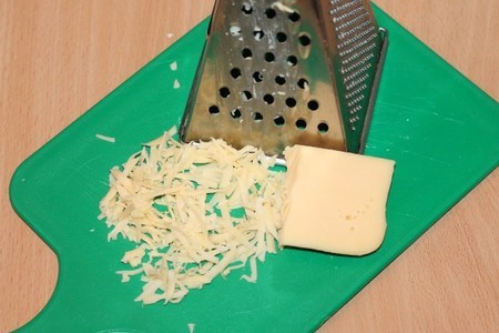 Лапоточки с колбасой и сыром. тест-драйв с окраиной: шаг 2