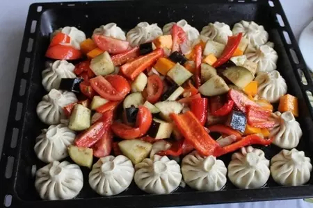 Хинкали запеченные с овощами и грузинский ореховый соус: шаг 3