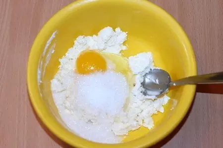 Печенье из гречневой муки с творогом и шоколадом: шаг 2
