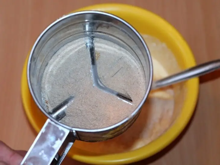 Печенье из гречневой муки с творогом и шоколадом: шаг 4