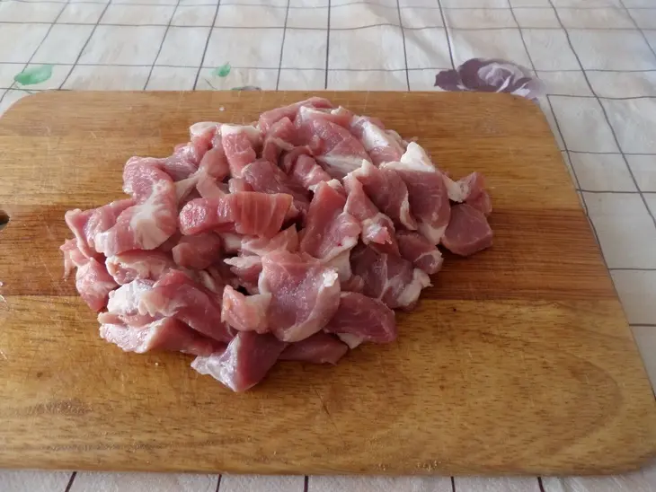 Гречка со свининой и черносливом в горшочке: шаг 3