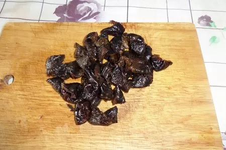 Гречка со свининой и черносливом в горшочке: шаг 5