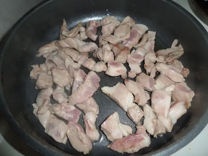 Гречка со свининой и черносливом в горшочке: шаг 6
