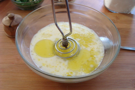 Блинный пирог с рисом, яйцом и зелёным луком под сыром: шаг 2