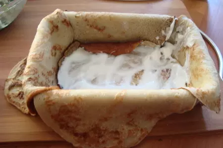 Блинный пирог с рисом, яйцом и зелёным луком под сыром: шаг 7