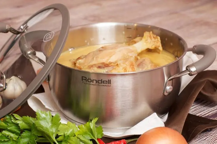 Гороховый суп с запеченной рулькой и молодыми овощами беби: шаг 2