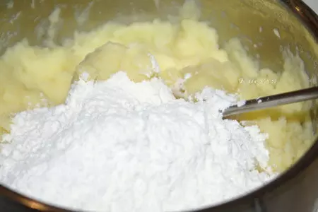 Картофельные ньоки  под мясным соусом по-римски: шаг 8