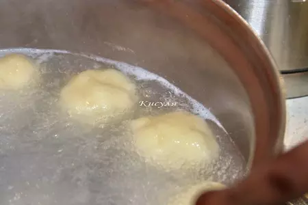 Картофельные ньоки  под мясным соусом по-римски: шаг 10