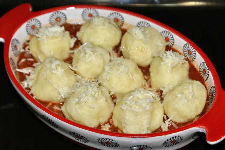 Картофельные ньоки  под мясным соусом по-римски: шаг 12