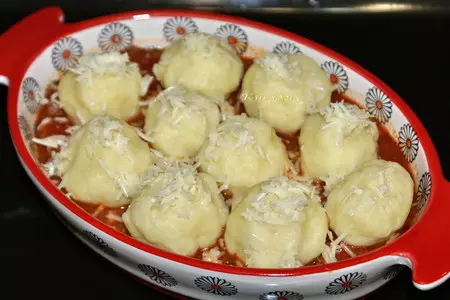 Картофельные ньоки  под мясным соусом по-римски: шаг 12