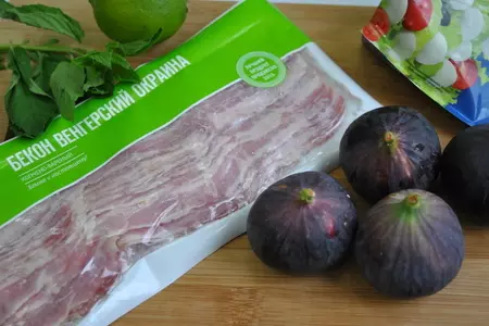 Закуска для особых случаев с инжиром, беконом и моцареллой: шаг 1