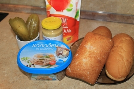 Сэндвич с холодцом из индейки,  хреном и соленым домашним огурчиком. (тест-драйв с окраиной): шаг 1