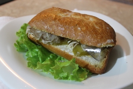 Сэндвич с холодцом из индейки,  хреном и соленым домашним огурчиком. (тест-драйв с окраиной): шаг 5