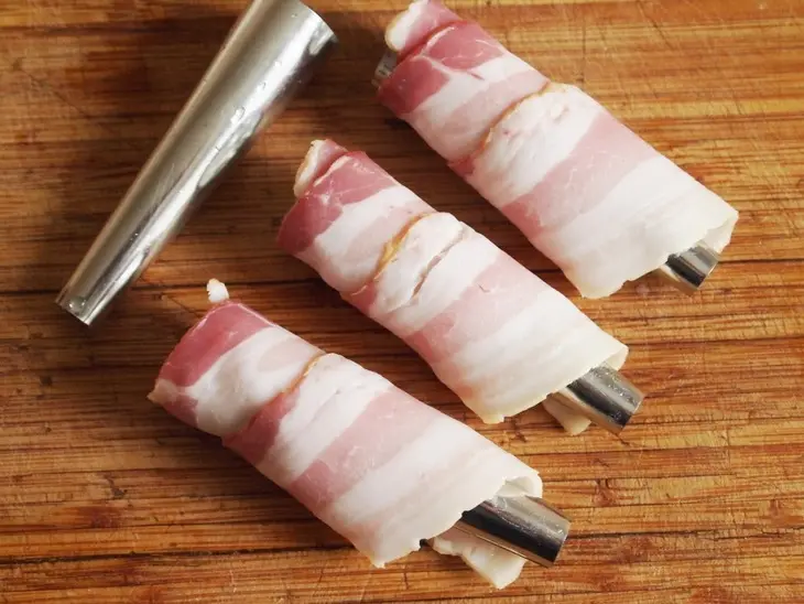 Закусочные трубочки с беконом и творожным сыром: шаг 3
