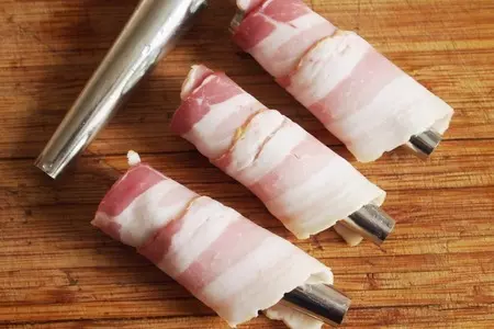 Закусочные трубочки с беконом и творожным сыром: шаг 3