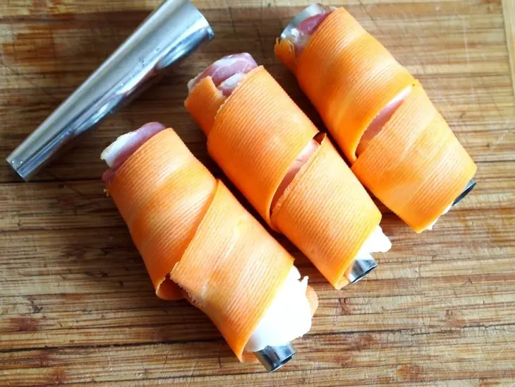 Закусочные трубочки с беконом и творожным сыром: шаг 4