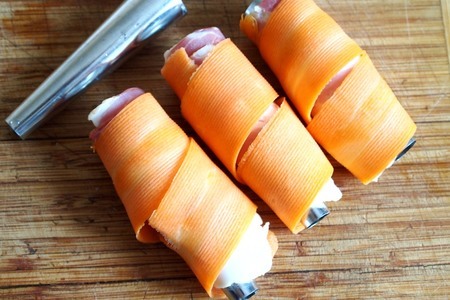 Закусочные трубочки с беконом и творожным сыром. тест-драйв с окраиной: шаг 4