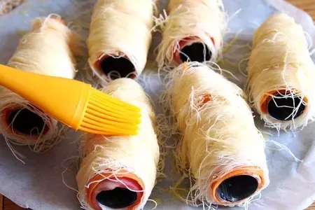 Закусочные трубочки с беконом и творожным сыром: шаг 6