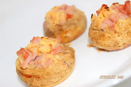 Фаршированные шампиньоны ветчиной, пармезаном и яблоком (тест-драйв с тм "окраина".: шаг 4