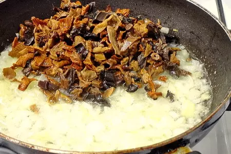 Постные пирожки с рисом и лесными грибами: шаг 3
