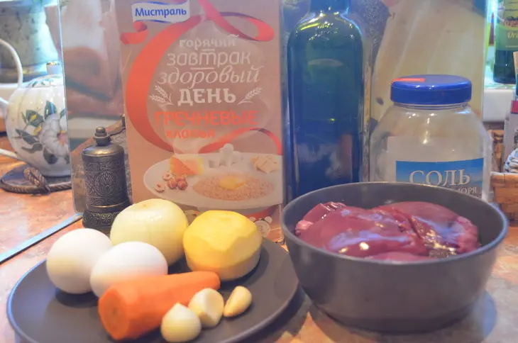 Маффины из печени с гречневыми хлопьями и овощами: шаг 1