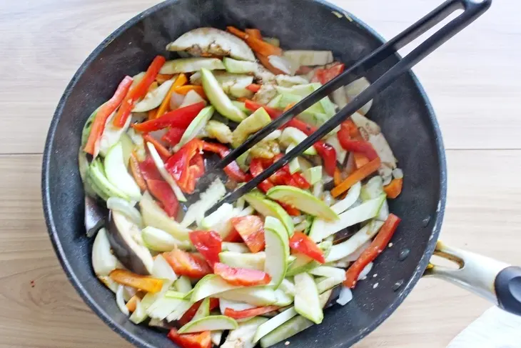 Пшенной пирог с курицей и овощами: шаг 3