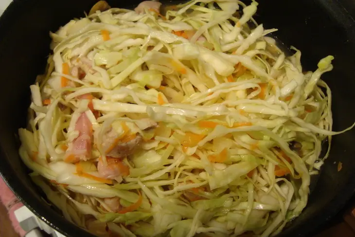 Капуста с гречкой, мясом и грибами: шаг 5