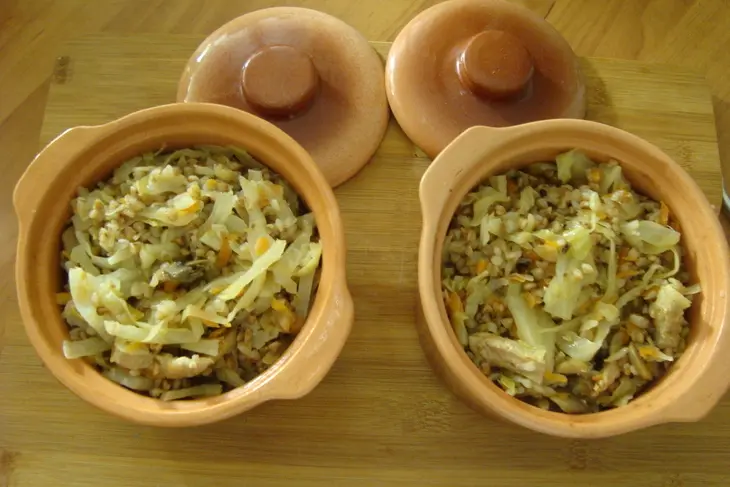 Капуста с гречкой, мясом и грибами: шаг 8