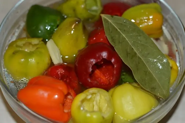 Маринованный беби перец с сыром и ветчиной: шаг 1