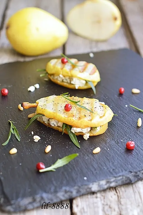 Сэндвич из груши с голубым сыром и медом: шаг 6