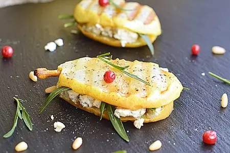 Сэндвич из груши с голубым сыром и медом: шаг 6