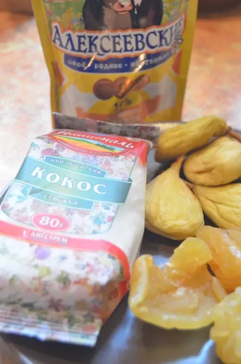 Сливочно-грушевые конфеты с кешью и кокосом: шаг 1