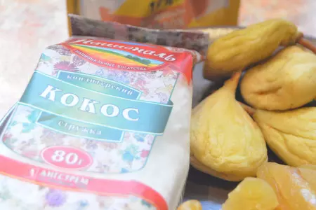 Сливочно-грушевые конфеты с кешью и кокосом: шаг 1